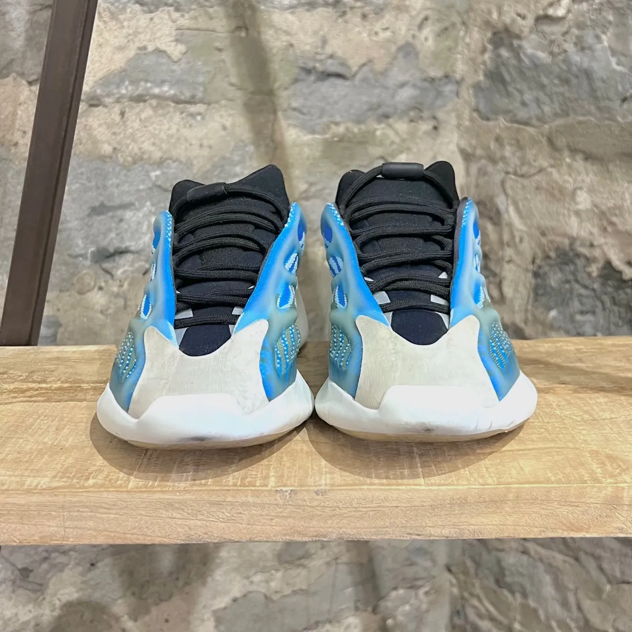 Adidas YEEZY 700 V3 Arzareth Blue Sneakers