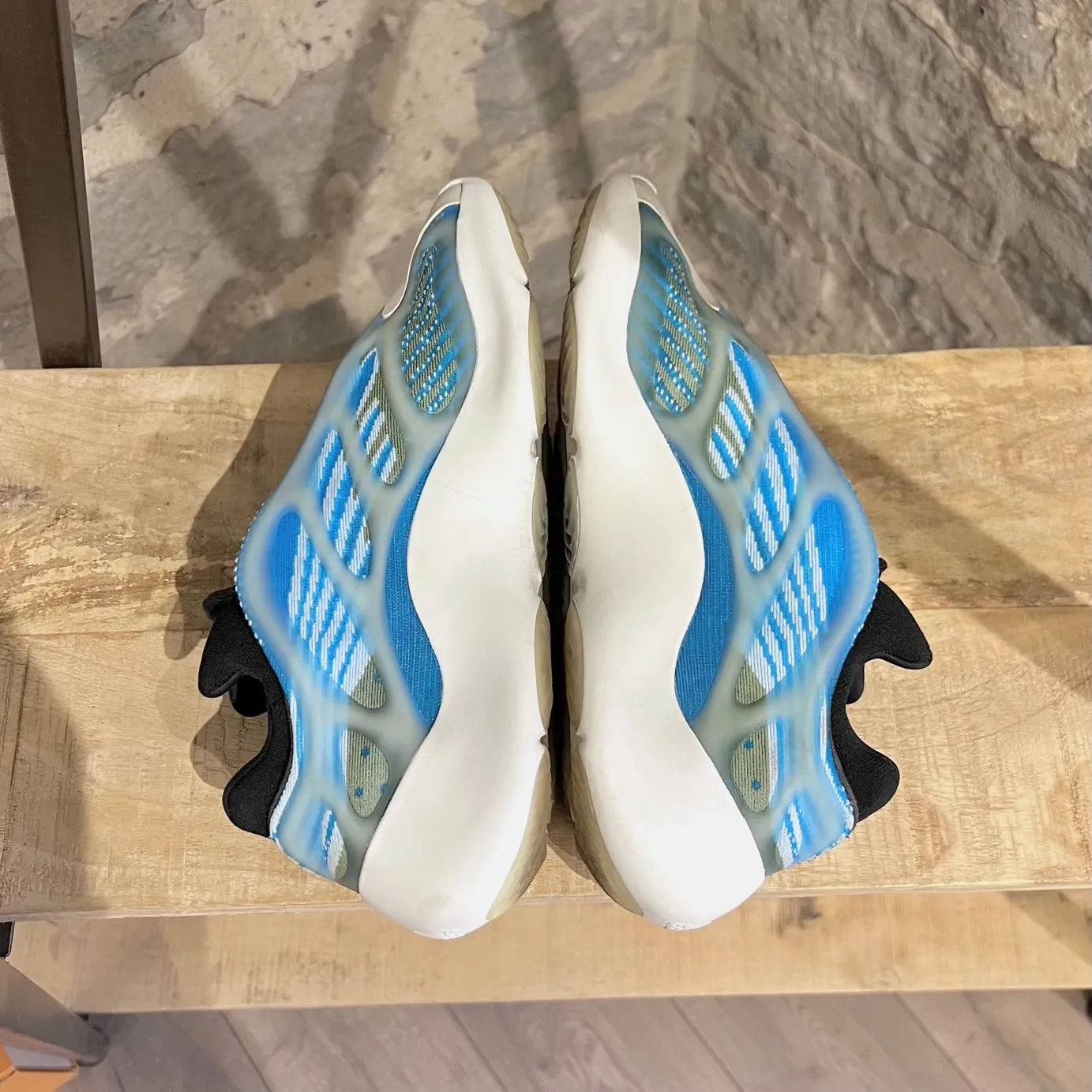 Adidas YEEZY 700 V3 Arzareth Blue Sneakers