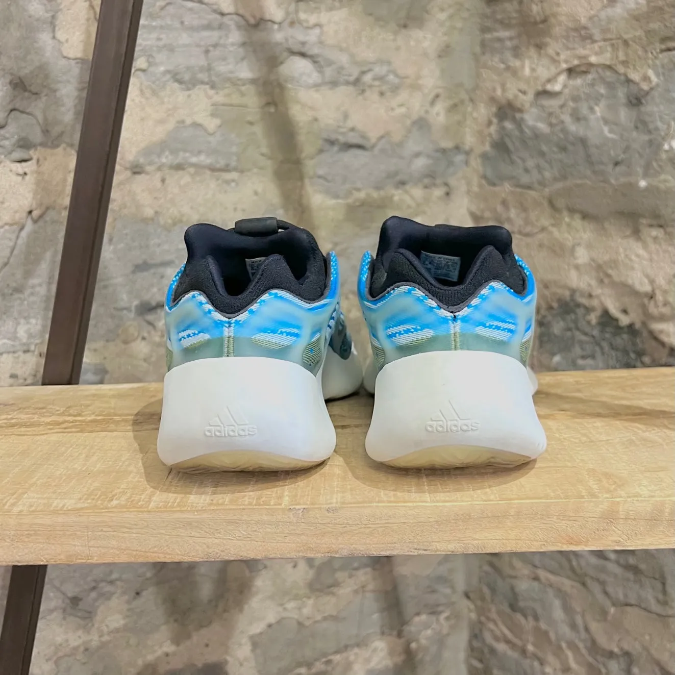 Adidas YEEZY 700 V3 Arzareth Blue Sneakers