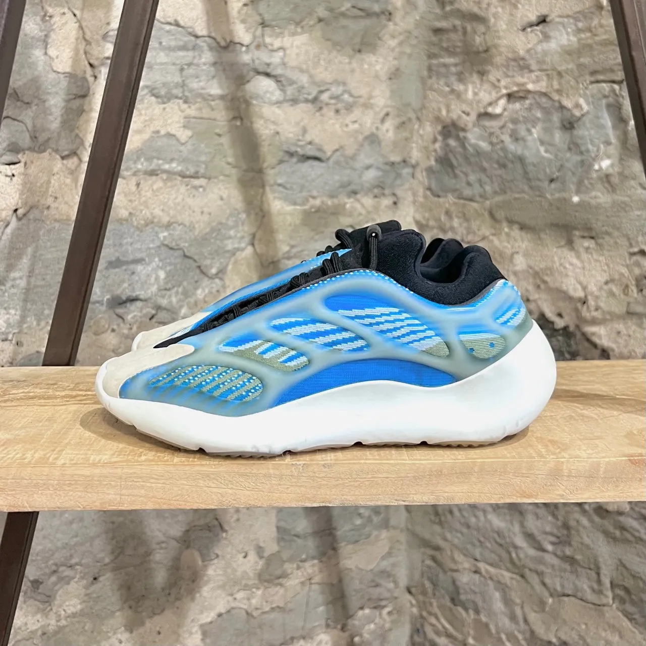 Adidas YEEZY 700 V3 Arzareth Blue Sneakers