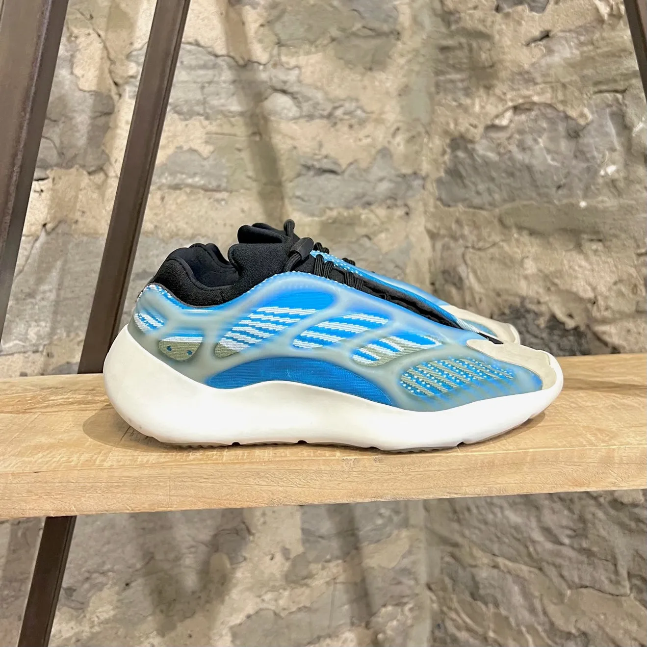 Adidas YEEZY 700 V3 Arzareth Blue Sneakers
