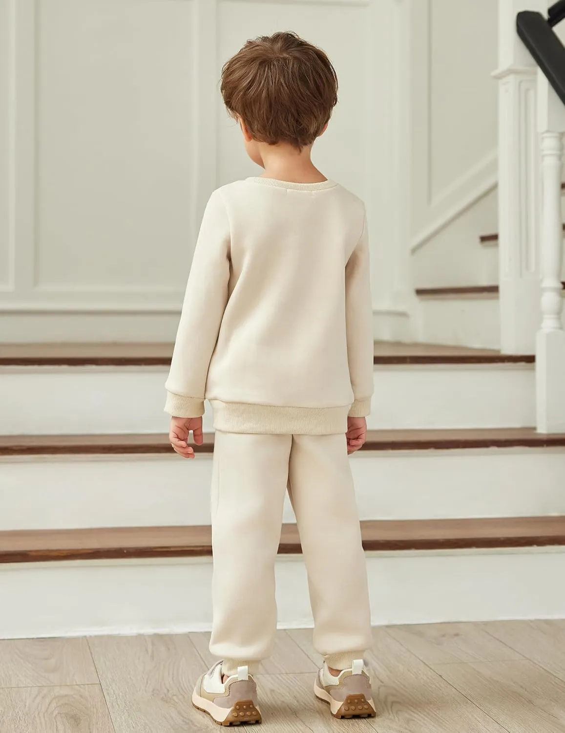 Arshiner Boys Round Neck Long Sleeve Sweatshirt and Pants Set