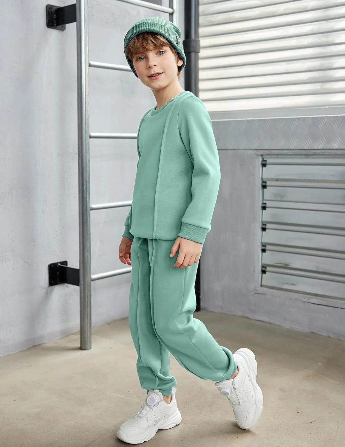 Arshiner Boys Round Neck Long Sleeve Sweatshirt and Pants Set