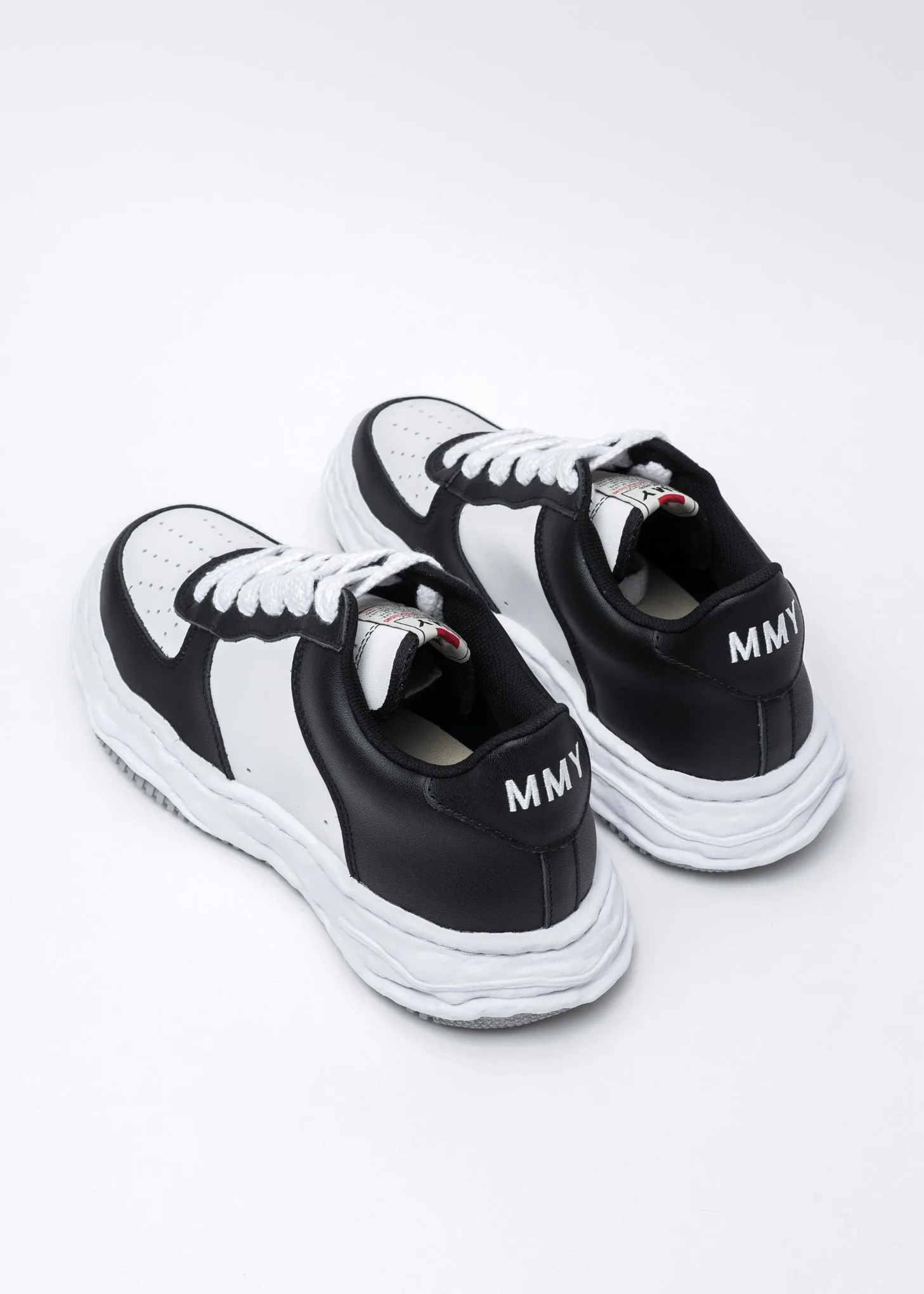 Black/White OG Sole Leather Low-Top Sneaker (WAYNE LOW)