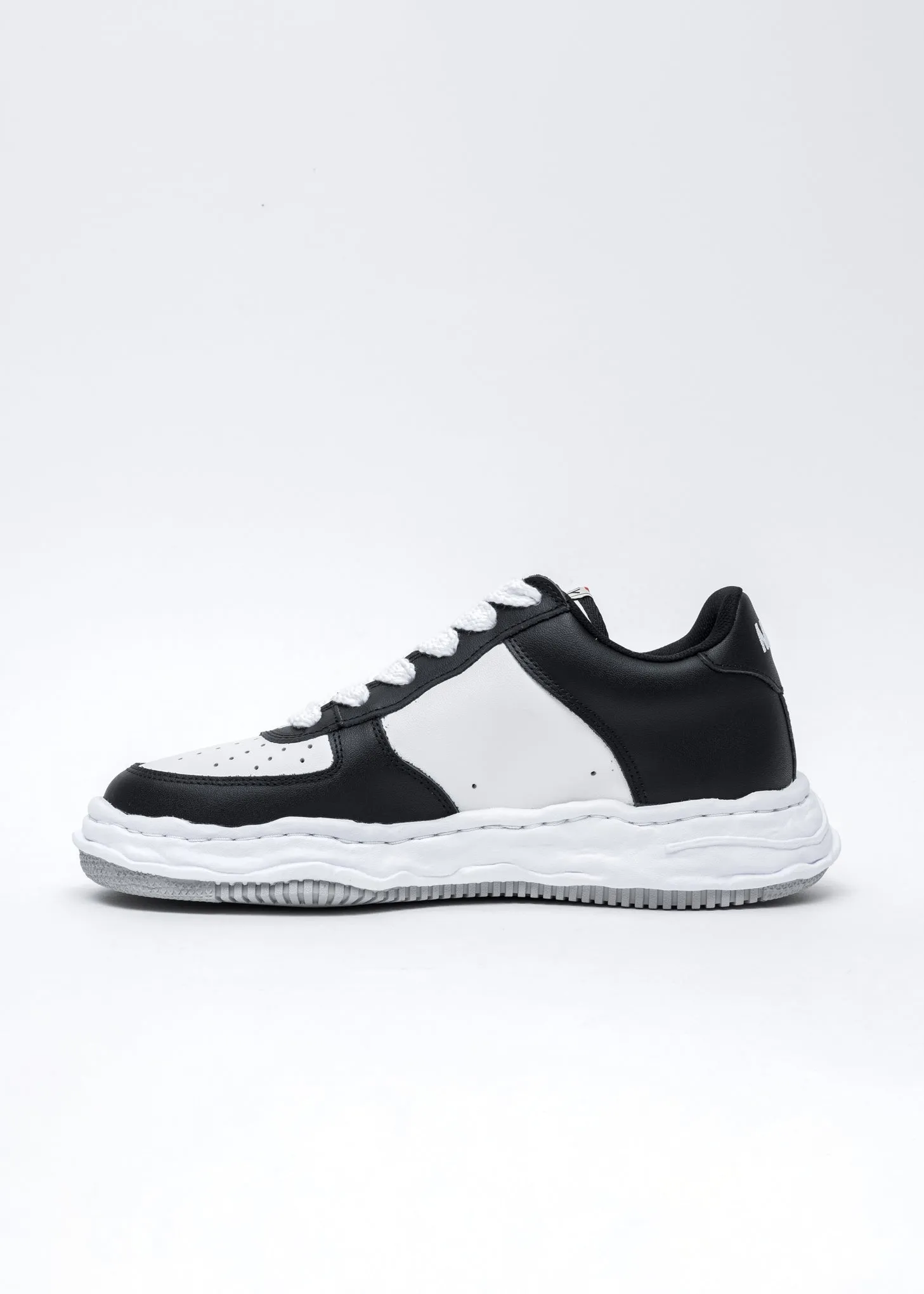Black/White OG Sole Leather Low-Top Sneaker (WAYNE LOW)