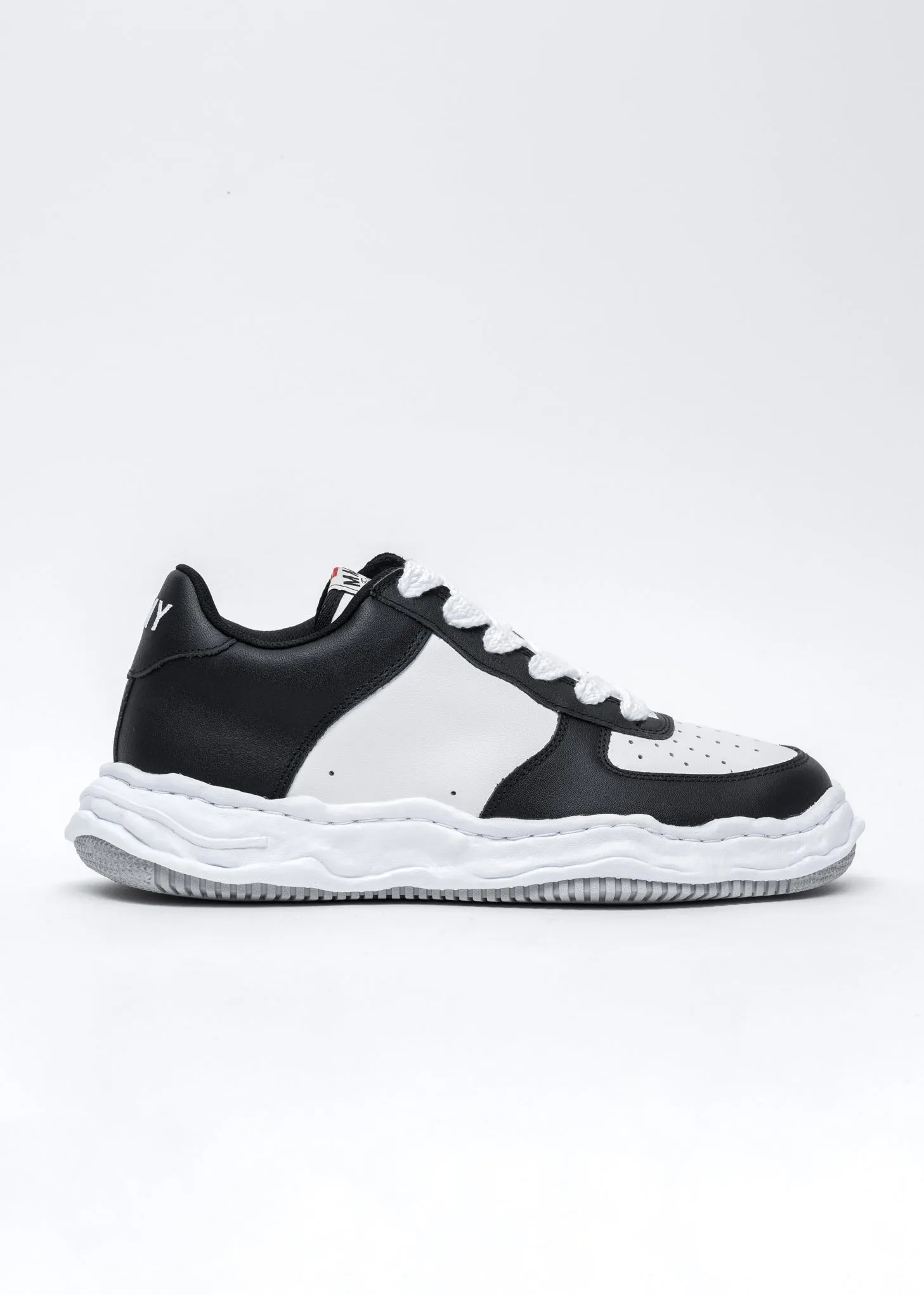 Black/White OG Sole Leather Low-Top Sneaker (WAYNE LOW)