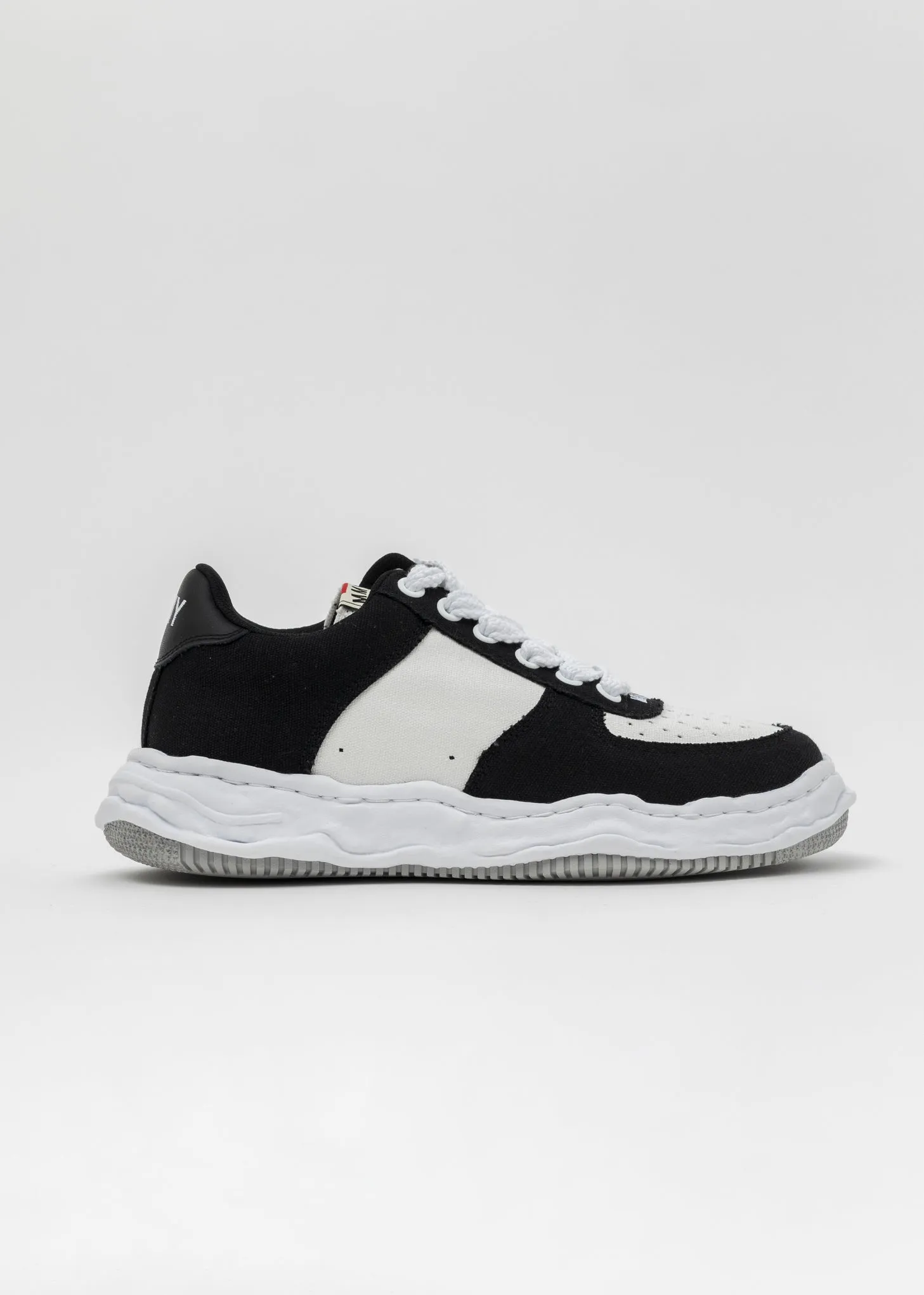BLK/WHT OG Sole Canvas Low-Top Sneaker (WAYNE LOW)
