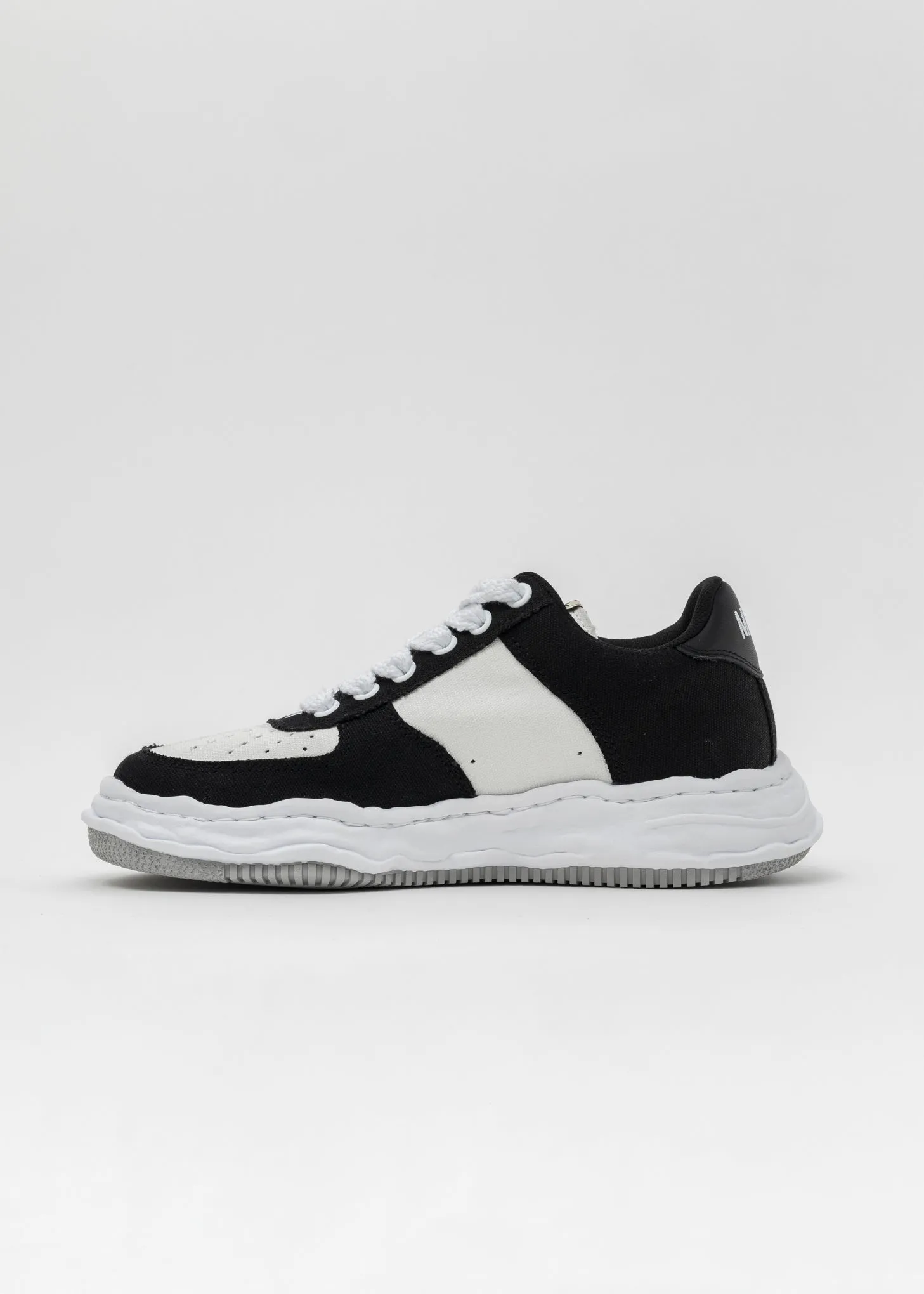 BLK/WHT OG Sole Canvas Low-Top Sneaker (WAYNE LOW)