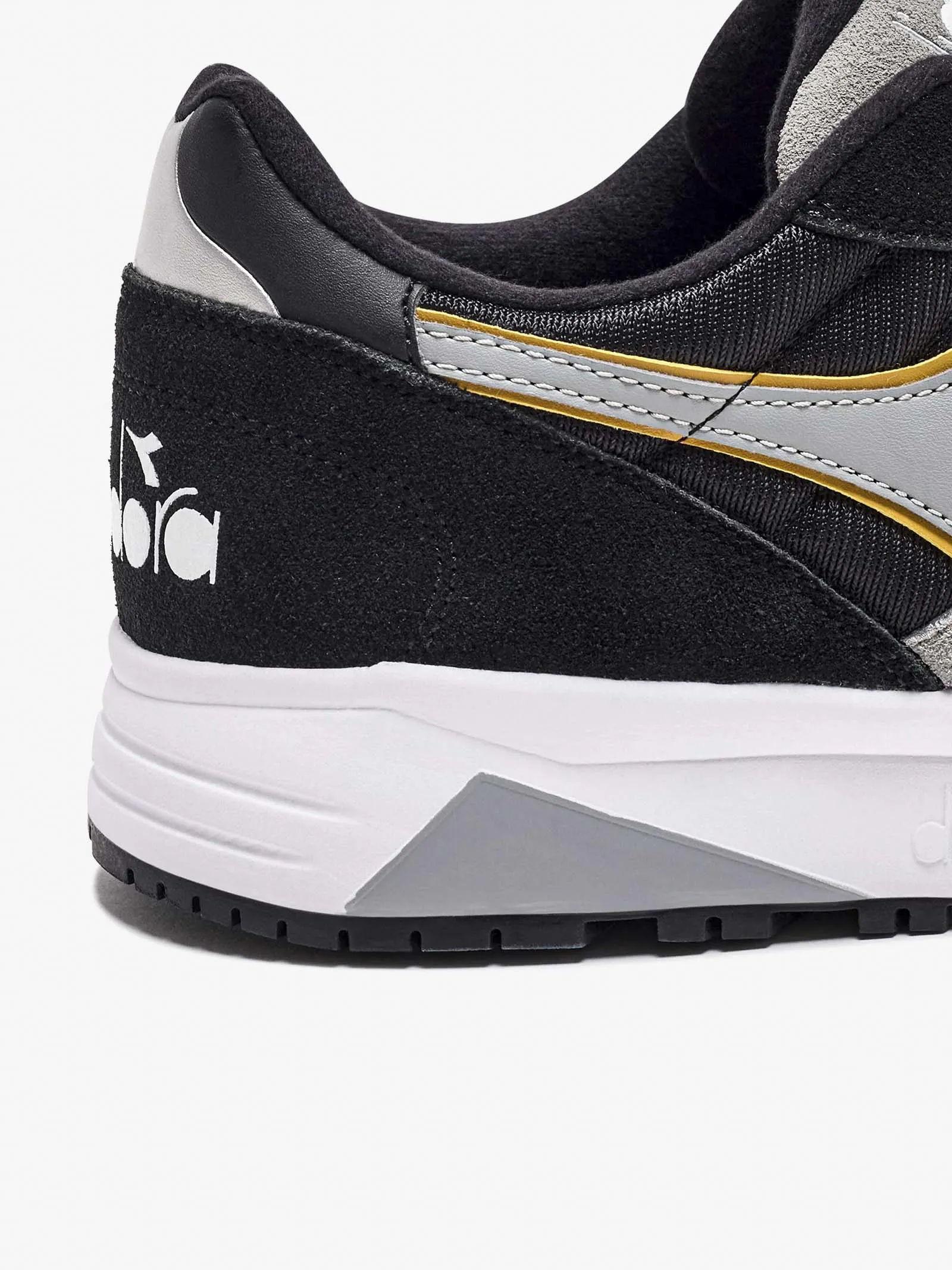 DIADORA N902 Low Top Sneakers Black/Black