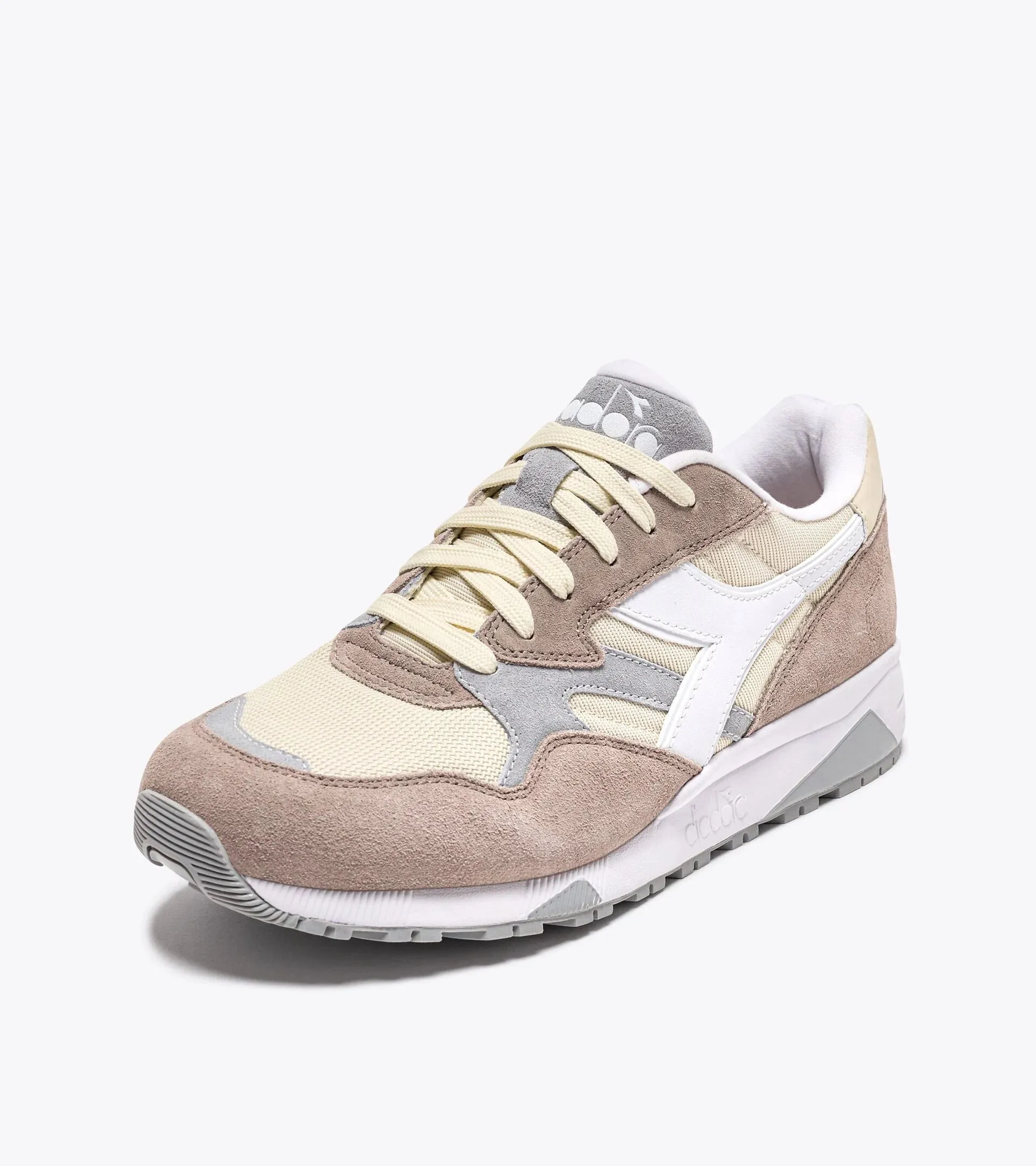 DIADORA N902 Low Top Sneakers Coffee Bean/Cloud Cream