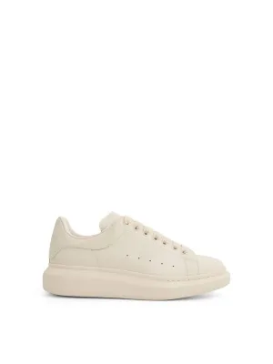 Larry Oversized Sneaker in Vanilla