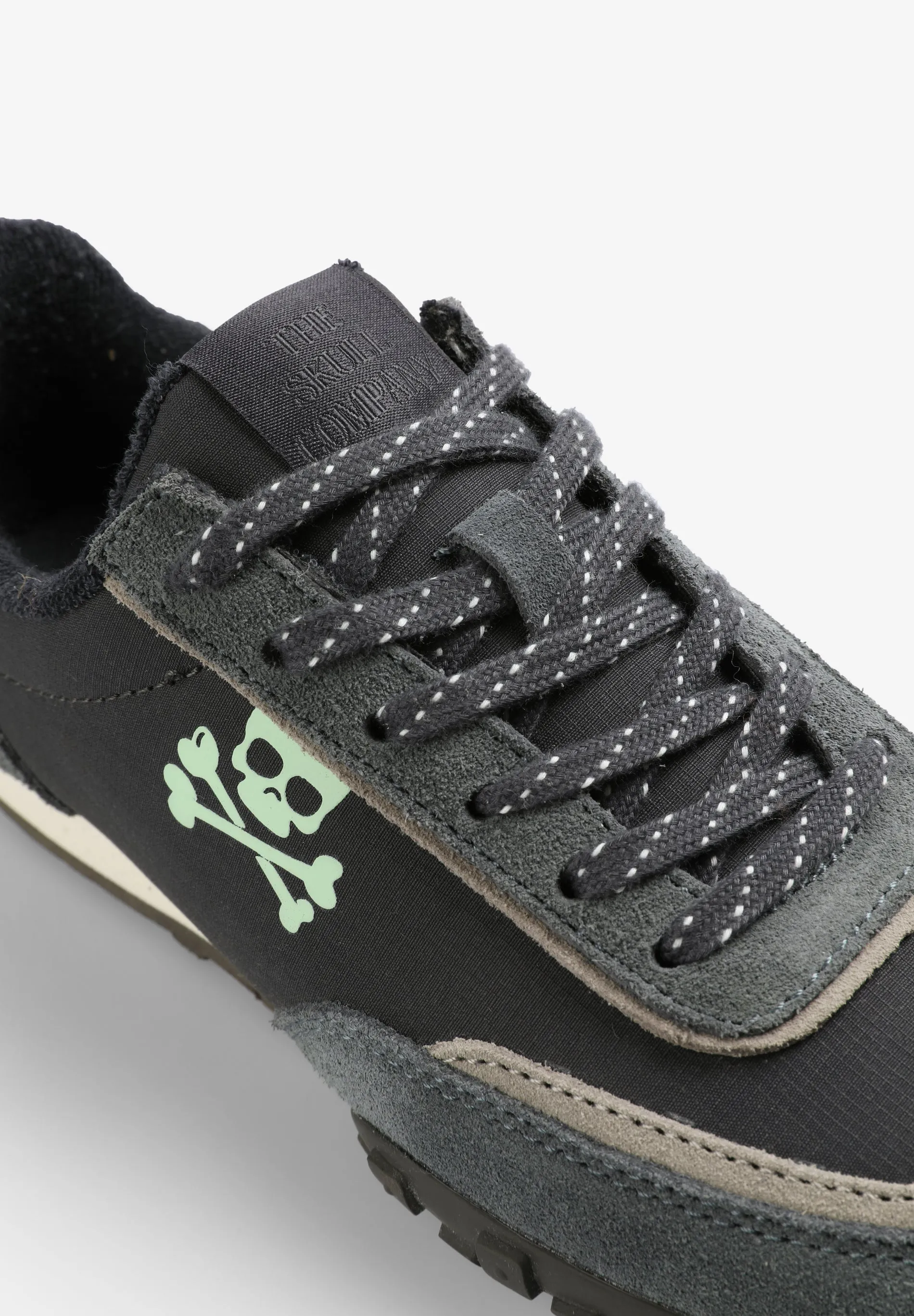 SNEAKERS WITH TRACK SOLES