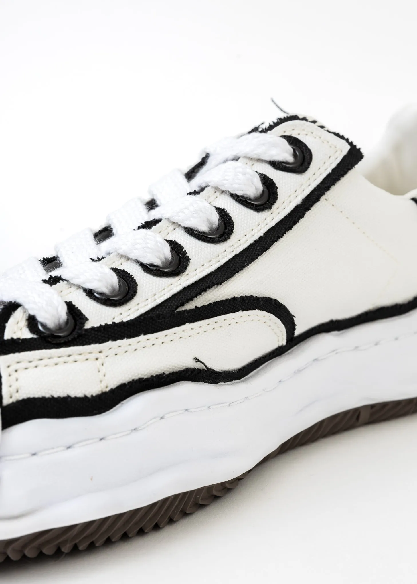 White Original Sole Double-Layered Canvas Low-Top Sneaker (BLAKEY LOW)